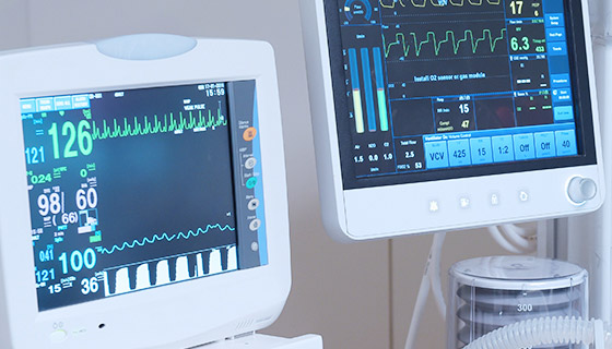 Medical computer and monitor displaying vital health information